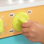 Bucatarie de joaca Deluxe Big and Bright Play Kitchen KidKraft 53100 Bucatarie de joaca Deluxe Big and Bright Play Kitchen KidKraft 53100